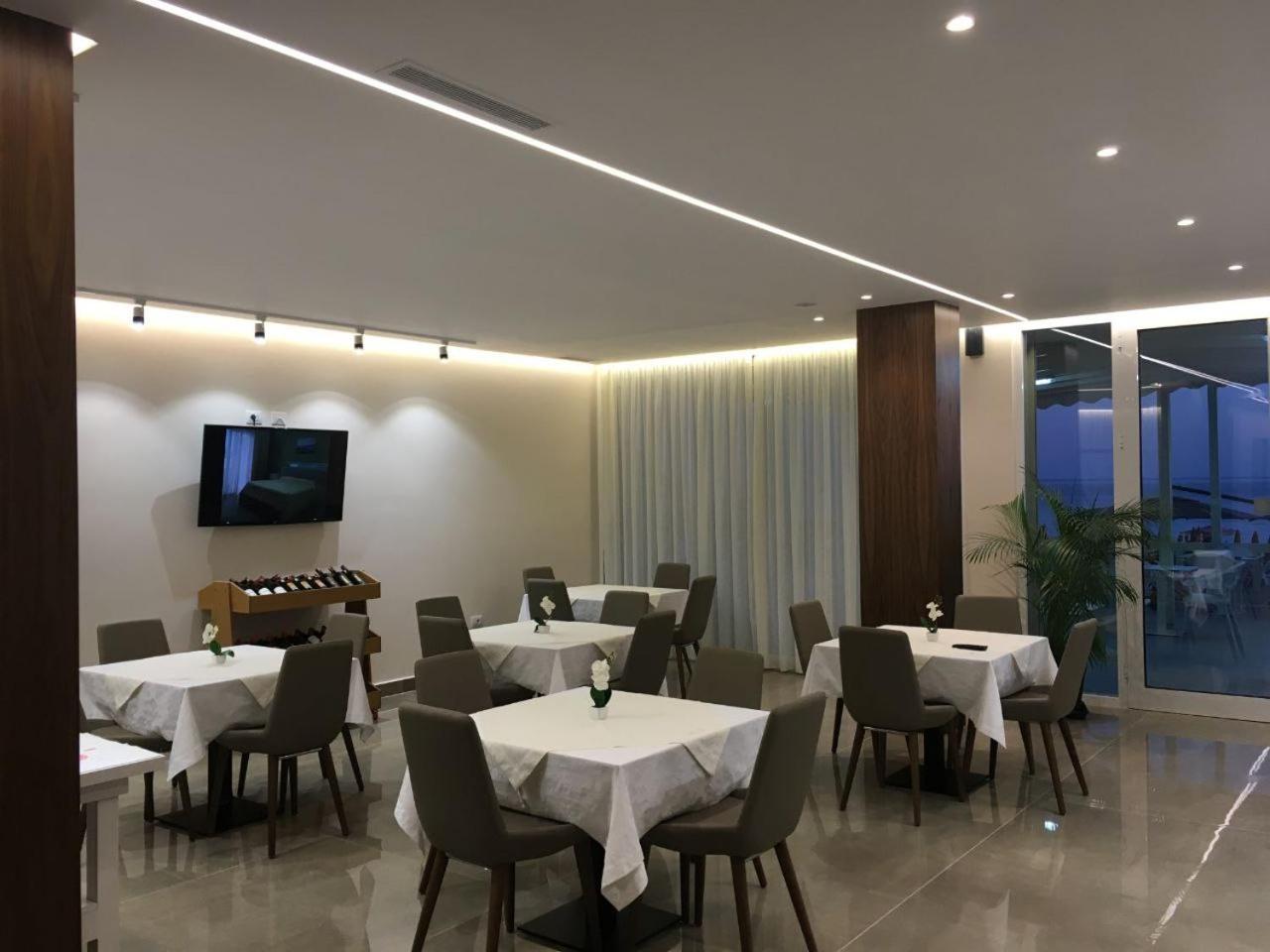 Hotel Maren Durrës Buitenkant foto