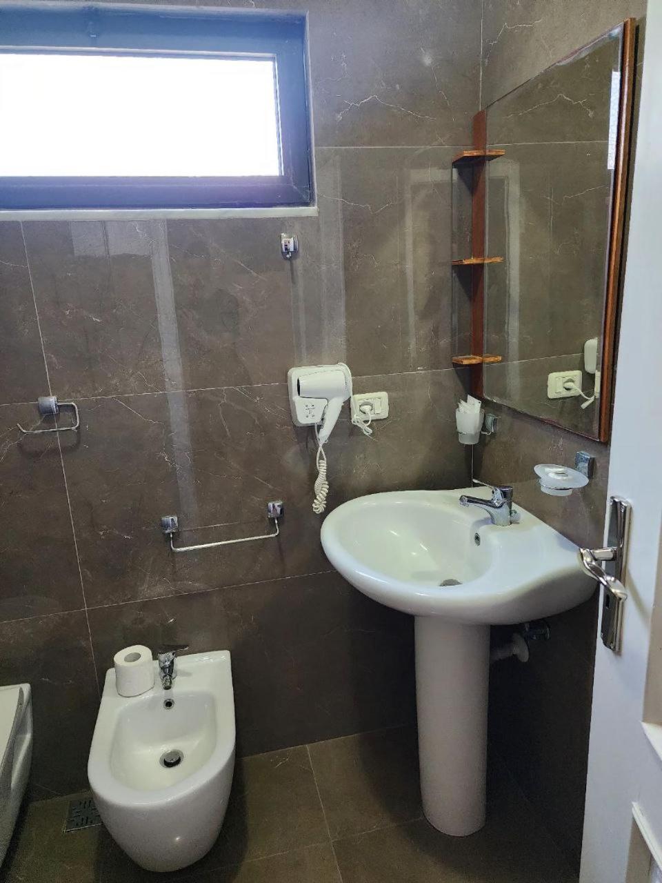 Hotel Maren Durrës Kamer foto